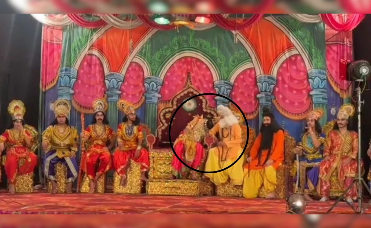 On Camera, ‘Dashrath’ Actor Has Cardiac Arrest During Ramlila, Dies On Stage